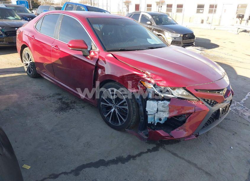 2018 Toyota Camry SE (VIN 4T1B11HK3JU506137) main photo