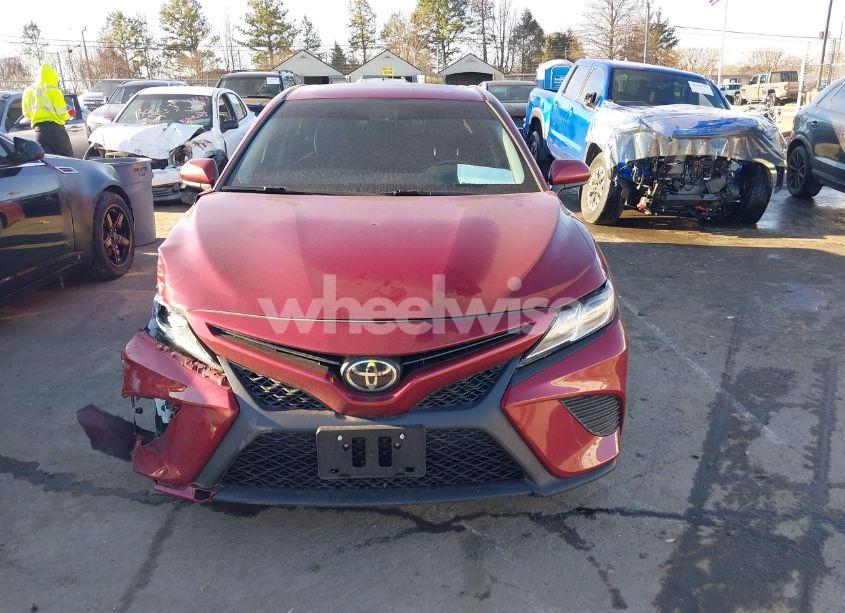 Photo 12 of 2018 Toyota Camry SE (VIN 4T1B11HK3JU506137)