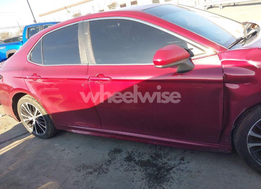 Photo 13 of 2018 Toyota Camry SE (VIN 4T1B11HK3JU506137)