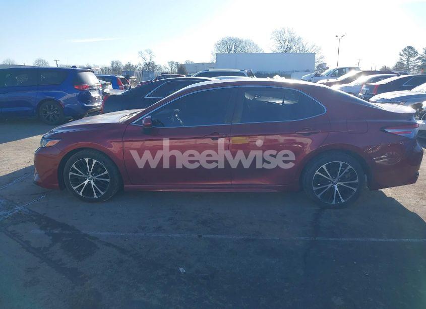 Photo 14 of 2018 Toyota Camry SE (VIN 4T1B11HK3JU506137)