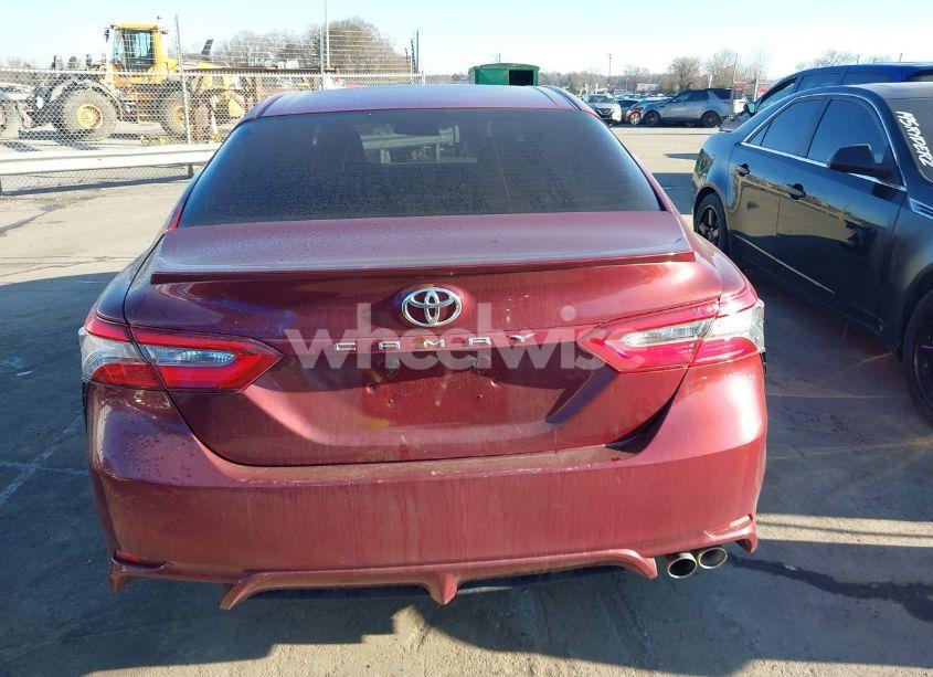 Photo 16 of 2018 Toyota Camry SE (VIN 4T1B11HK3JU506137)