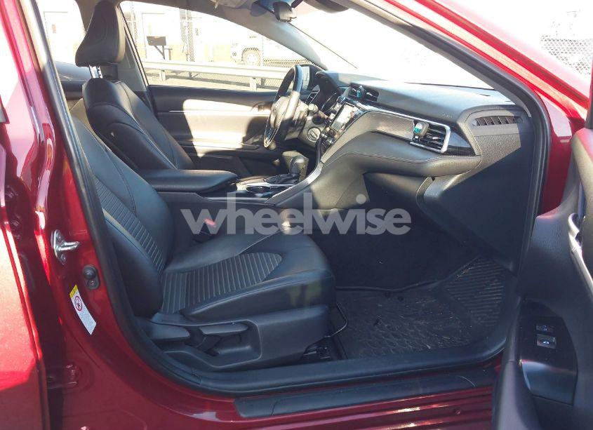 Photo 5 of 2018 Toyota Camry SE (VIN 4T1B11HK3JU506137)