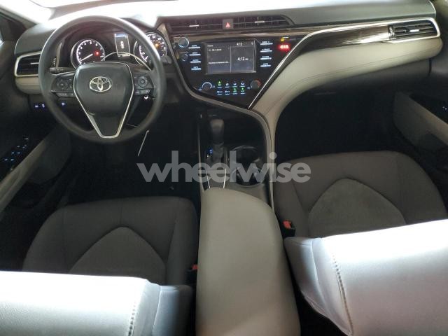 2018 TOYOTA CAMRY L (VIN 4T1B11HK3JU529529) main photo