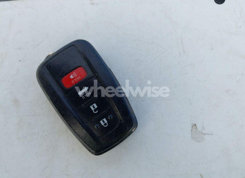 Photo 11 of 2018 Toyota Camry SE (VIN 4T1B11HK3JU534794)