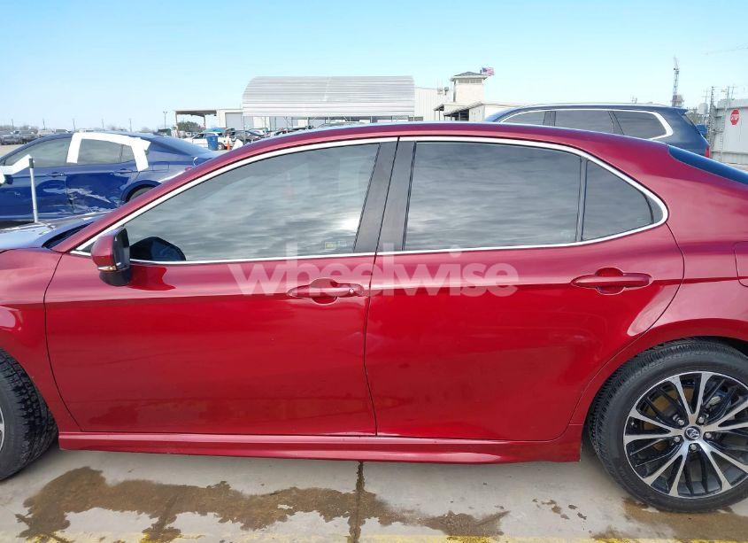 Photo 15 of 2018 Toyota Camry SE (VIN 4T1B11HK3JU534794)