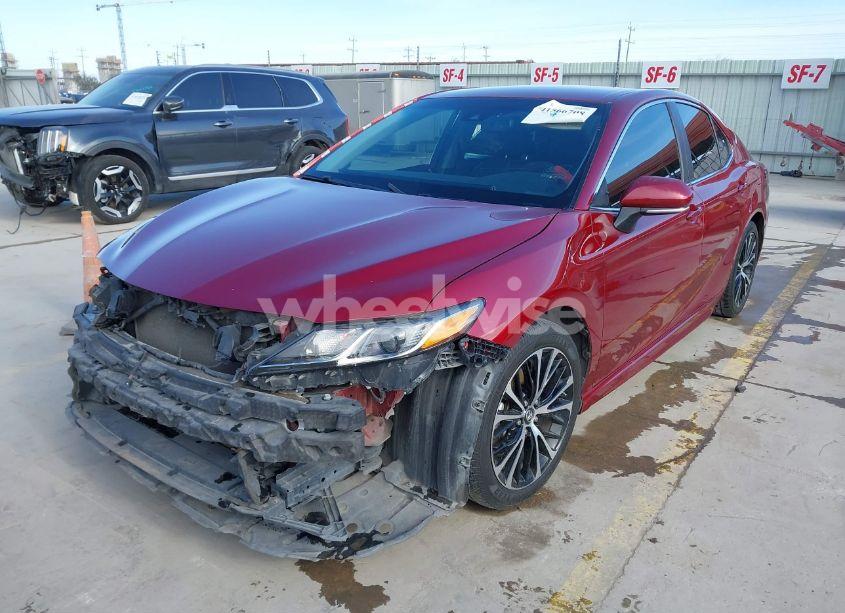 Photo 2 of 2018 Toyota Camry SE (VIN 4T1B11HK3JU534794)