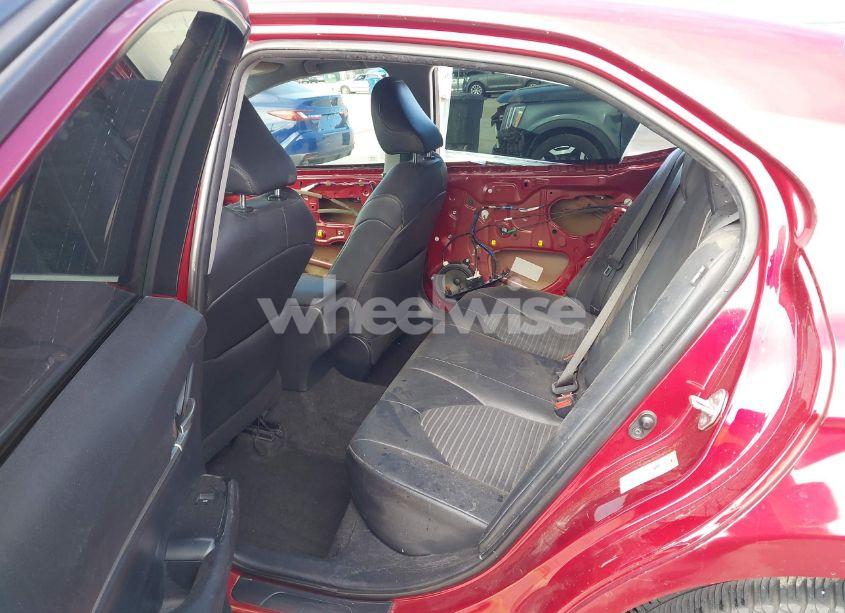 Photo 8 of 2018 Toyota Camry SE (VIN 4T1B11HK3JU534794)