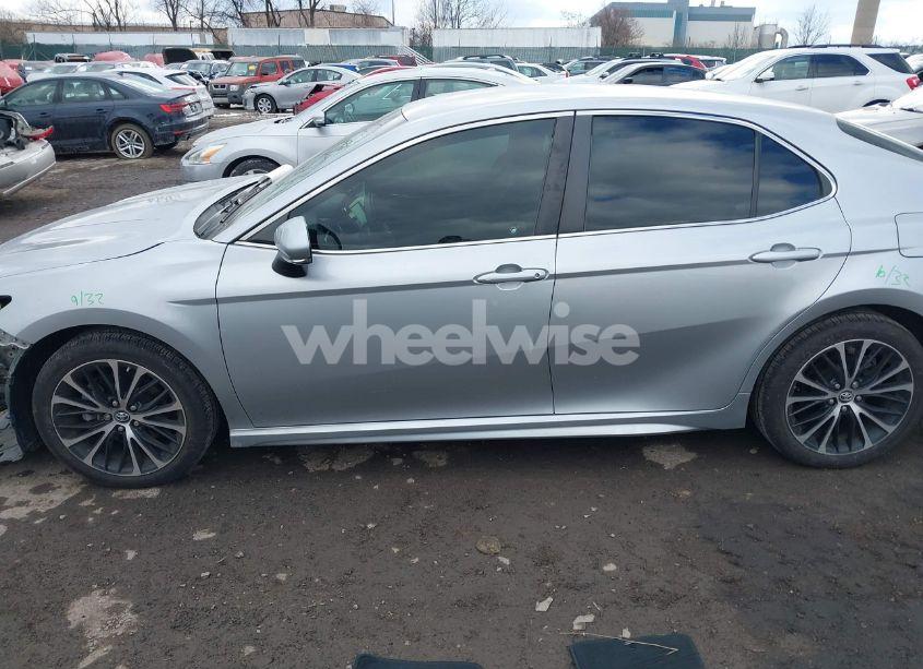 Photo 14 of 2018 Toyota Camry SE (VIN 4T1B11HK3JU547576)