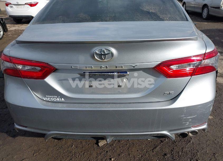 Photo 16 of 2018 Toyota Camry SE (VIN 4T1B11HK3JU547576)
