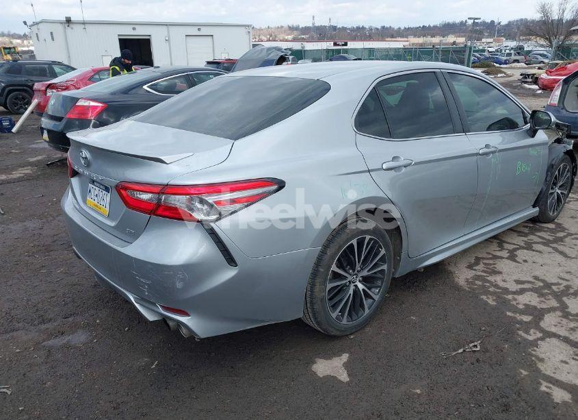 Photo 4 of 2018 Toyota Camry SE (VIN 4T1B11HK3JU547576)