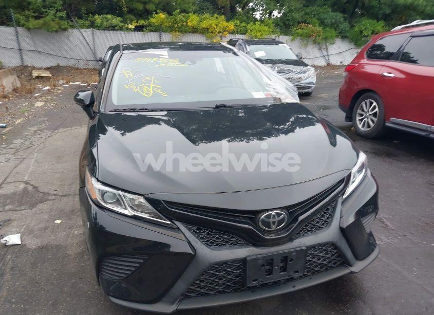 Photo 12 of 2018 Toyota Camry SE (VIN 4T1B11HK3JU549280)