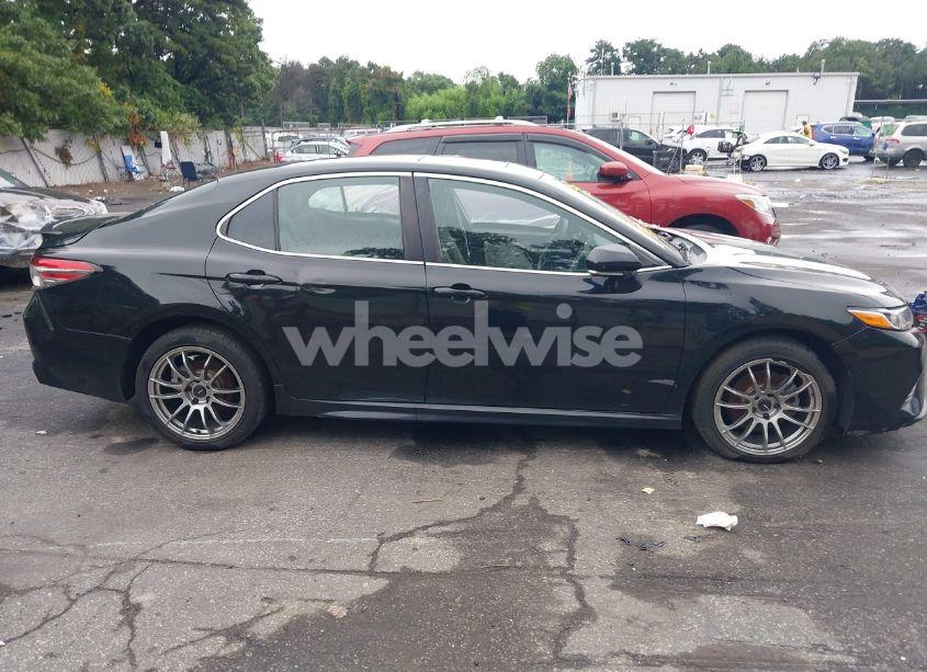 Photo 13 of 2018 Toyota Camry SE (VIN 4T1B11HK3JU549280)