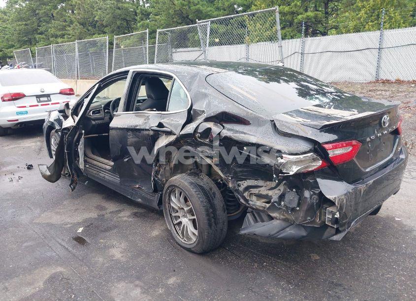 Photo 3 of 2018 Toyota Camry SE (VIN 4T1B11HK3JU549280)