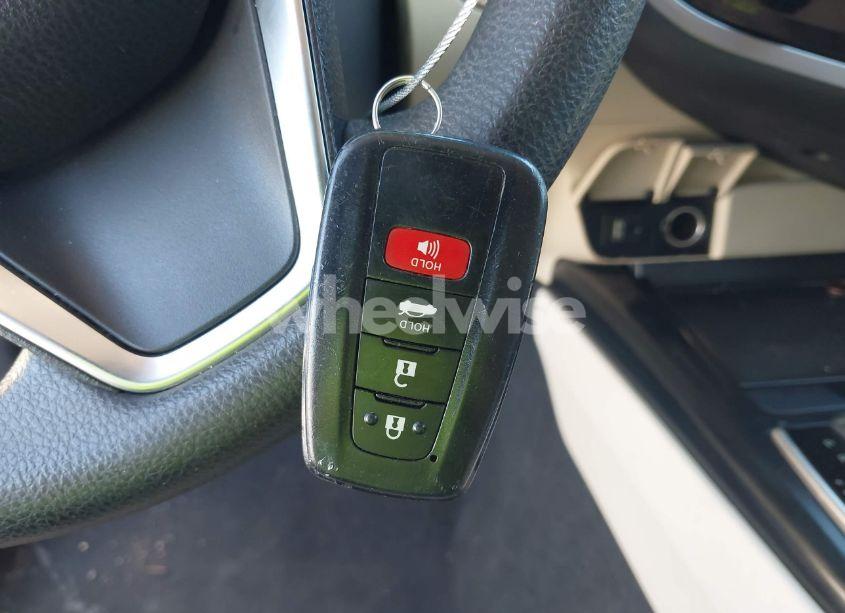 Photo 11 of 2018 Toyota Camry LE (VIN 4T1B11HK3JU549733)