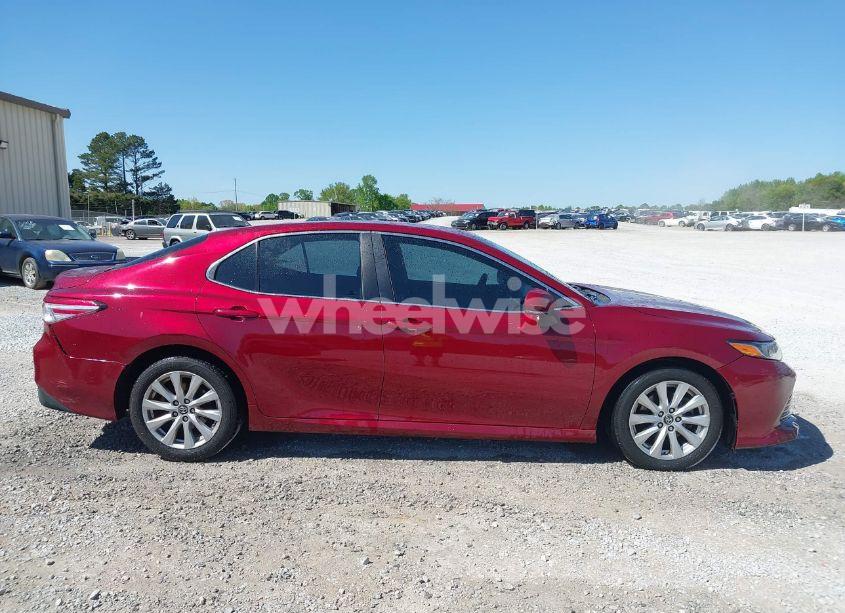 Photo 13 of 2018 Toyota Camry LE (VIN 4T1B11HK3JU549733)