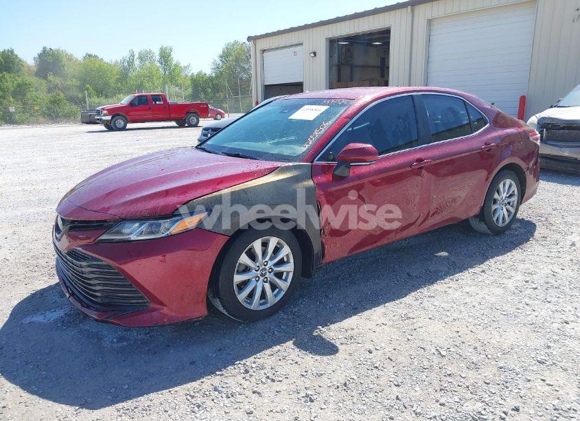 Photo 2 of 2018 Toyota Camry LE (VIN 4T1B11HK3JU549733)