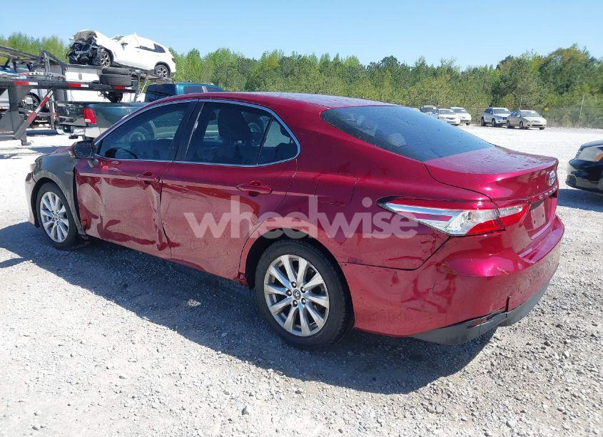 Photo 3 of 2018 Toyota Camry LE (VIN 4T1B11HK3JU549733)
