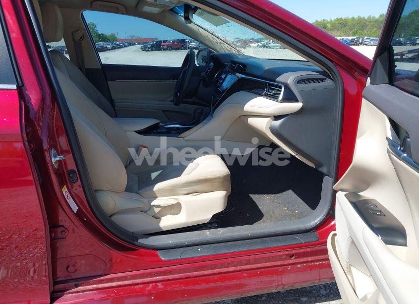 Photo 5 of 2018 Toyota Camry LE (VIN 4T1B11HK3JU549733)