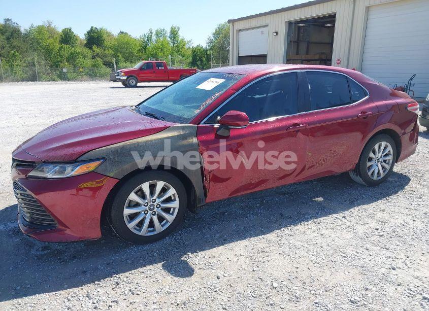 Photo 6 of 2018 Toyota Camry LE (VIN 4T1B11HK3JU549733)