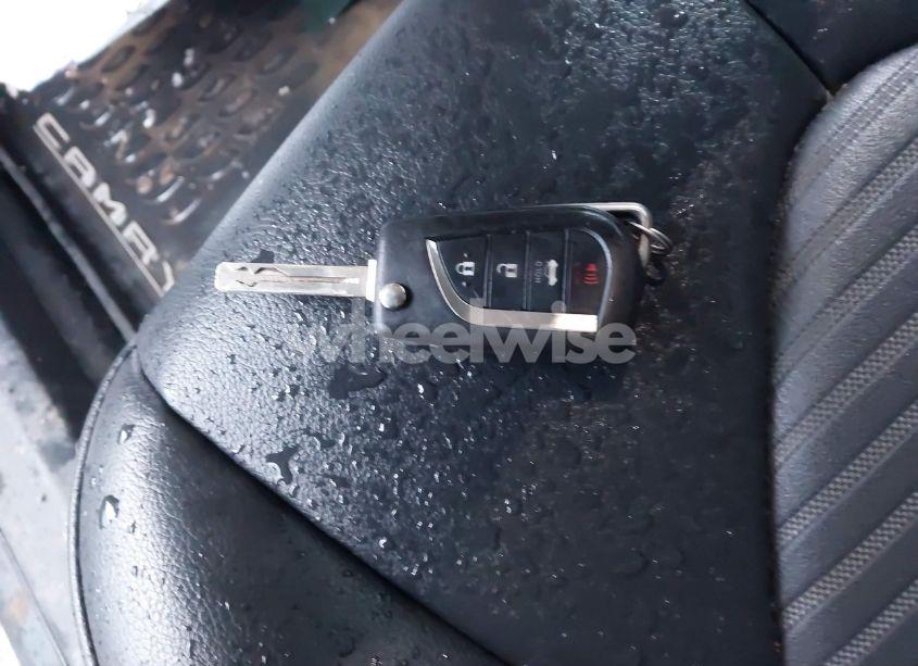 Photo 11 of 2018 Toyota Camry SE (VIN 4T1B11HK3JU566192)