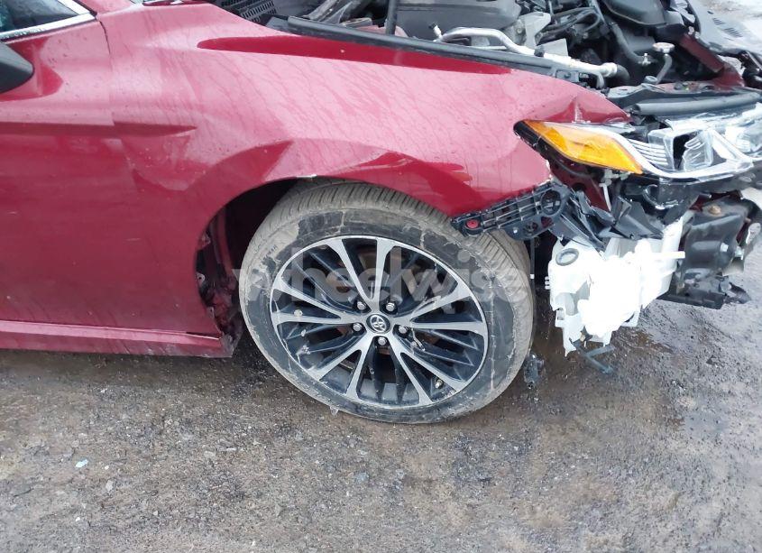 Photo 17 of 2018 Toyota Camry SE (VIN 4T1B11HK3JU566192)