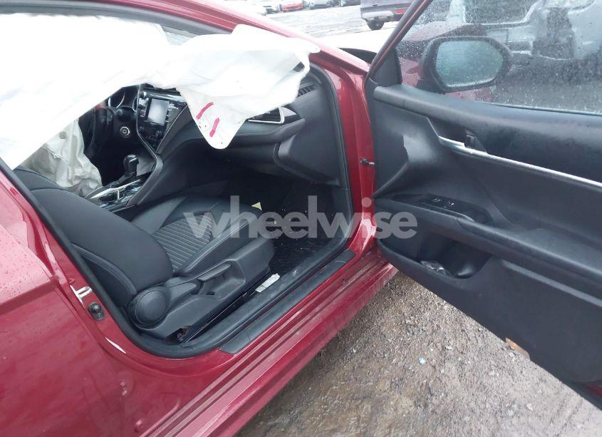 Photo 5 of 2018 Toyota Camry SE (VIN 4T1B11HK3JU566192)