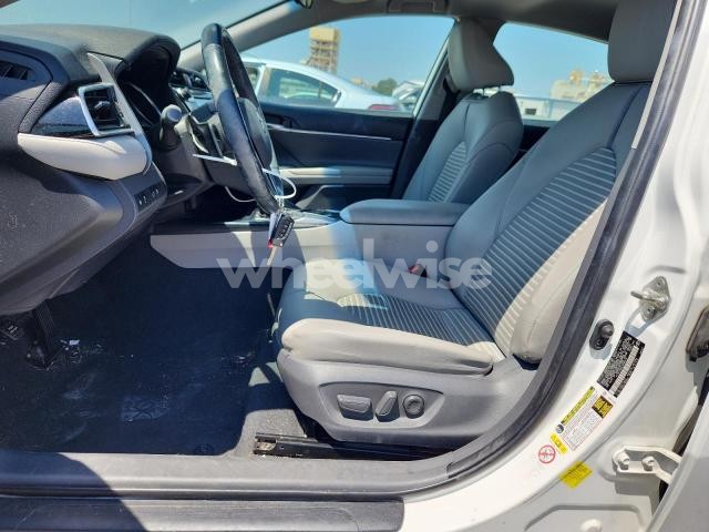 Photo 13 of 2018 TOYOTA CAMRY L (VIN 4T1B11HK3JU569416)