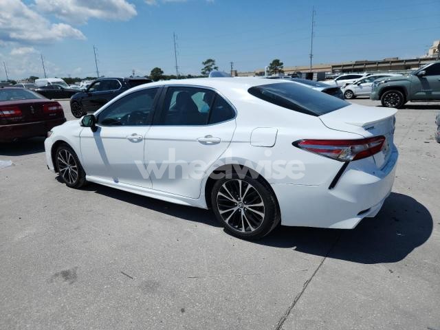 Photo 2 of 2018 TOYOTA CAMRY L (VIN 4T1B11HK3JU569416)