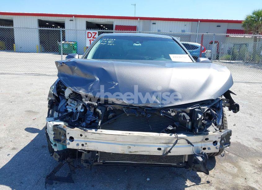 Photo 13 of 2018 Toyota Camry SE (VIN 4T1B11HK3JU569724)