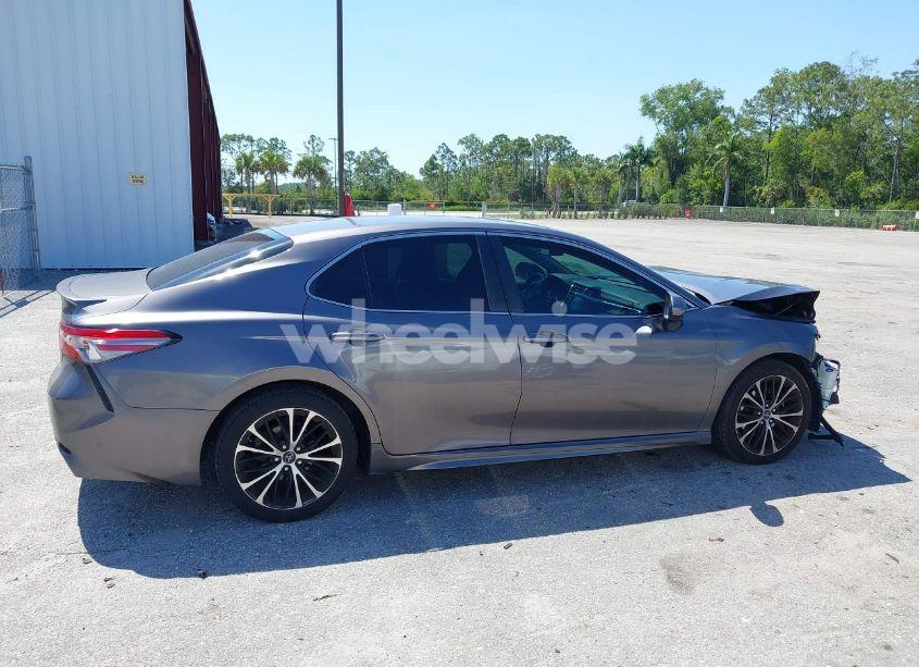 Photo 14 of 2018 Toyota Camry SE (VIN 4T1B11HK3JU569724)