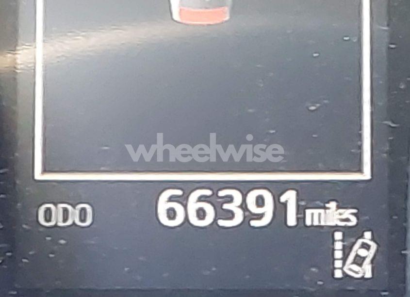 Photo 16 of 2018 Toyota Camry SE (VIN 4T1B11HK3JU569724)