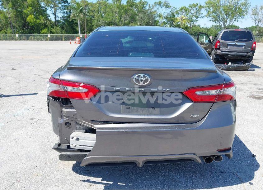 Photo 17 of 2018 Toyota Camry SE (VIN 4T1B11HK3JU569724)