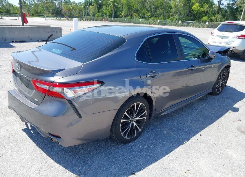 Photo 4 of 2018 Toyota Camry SE (VIN 4T1B11HK3JU569724)