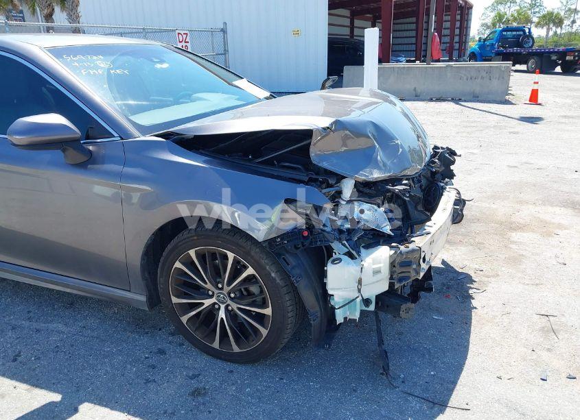 Photo 6 of 2018 Toyota Camry SE (VIN 4T1B11HK3JU569724)