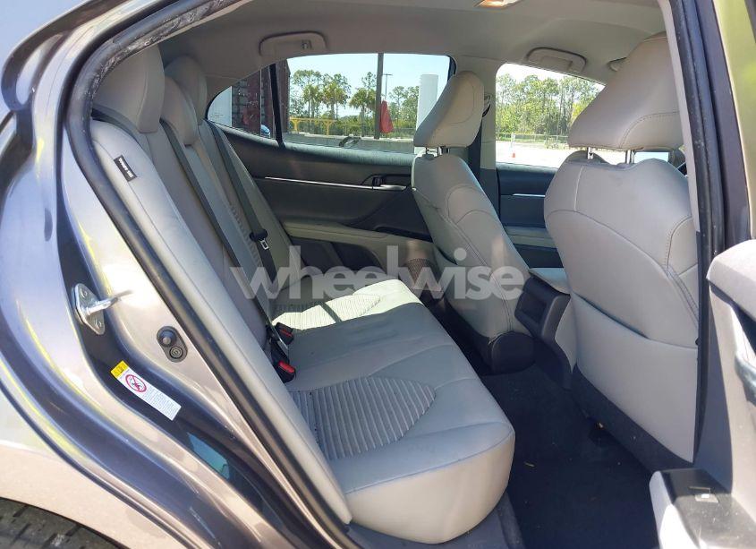 Photo 8 of 2018 Toyota Camry SE (VIN 4T1B11HK3JU569724)