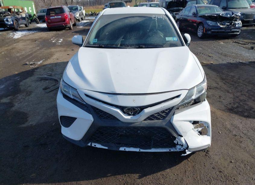 Photo 12 of 2018 Toyota Camry SE (VIN 4T1B11HK3JU570307)