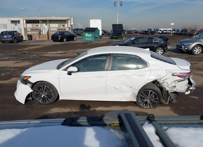 Photo 14 of 2018 Toyota Camry SE (VIN 4T1B11HK3JU570307)