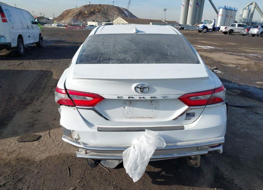 Photo 16 of 2018 Toyota Camry SE (VIN 4T1B11HK3JU570307)