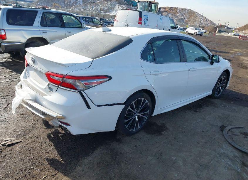 Photo 4 of 2018 Toyota Camry SE (VIN 4T1B11HK3JU570307)