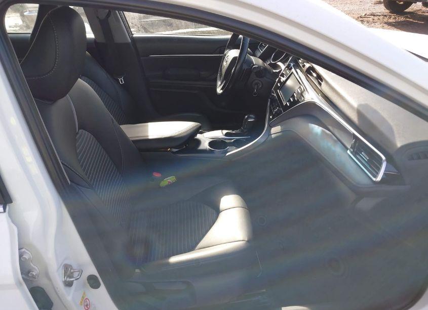 Photo 5 of 2018 Toyota Camry SE (VIN 4T1B11HK3JU570307)