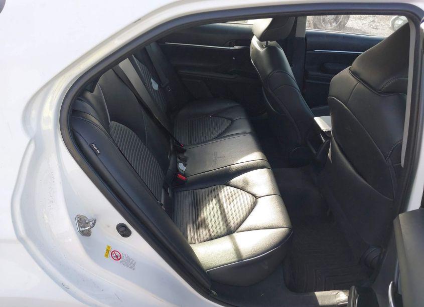 Photo 8 of 2018 Toyota Camry SE (VIN 4T1B11HK3JU570307)