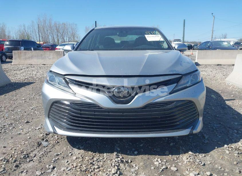 Photo 12 of 2018 Toyota Camry LE (VIN 4T1B11HK3JU571201)