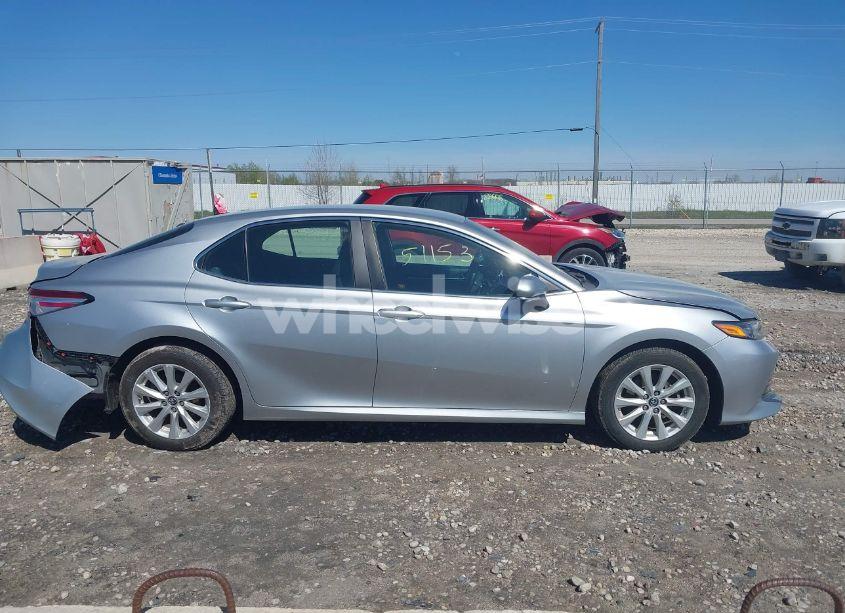 Photo 13 of 2018 Toyota Camry LE (VIN 4T1B11HK3JU571201)