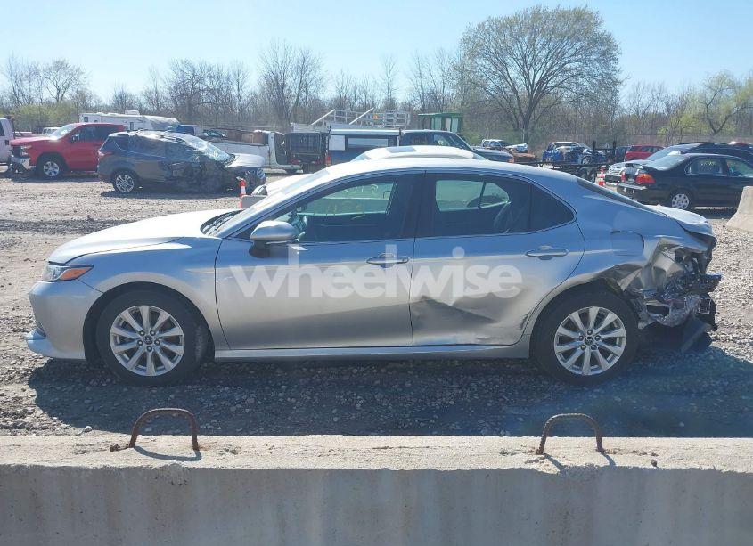 Photo 14 of 2018 Toyota Camry LE (VIN 4T1B11HK3JU571201)