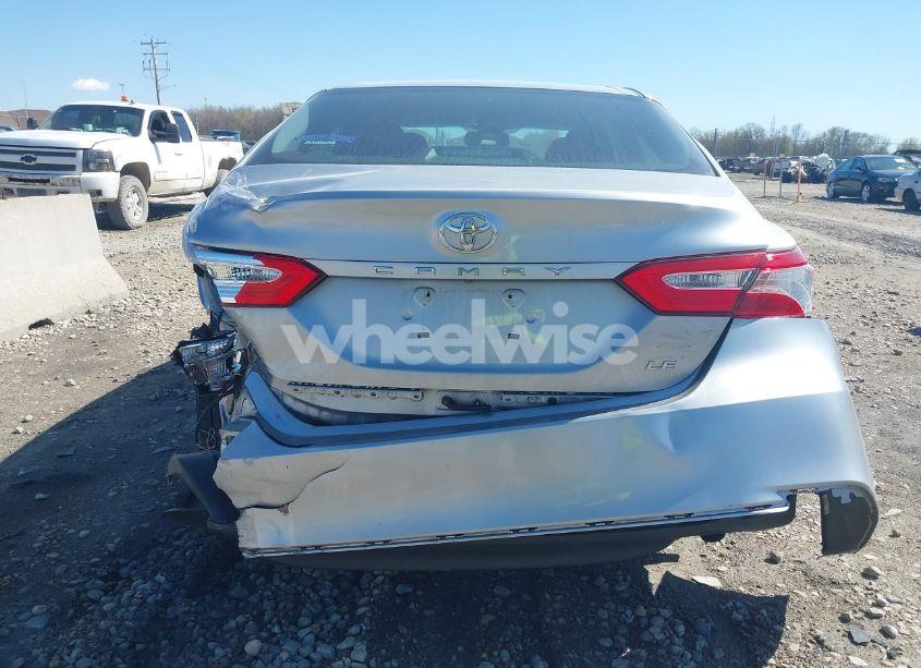 Photo 16 of 2018 Toyota Camry LE (VIN 4T1B11HK3JU571201)