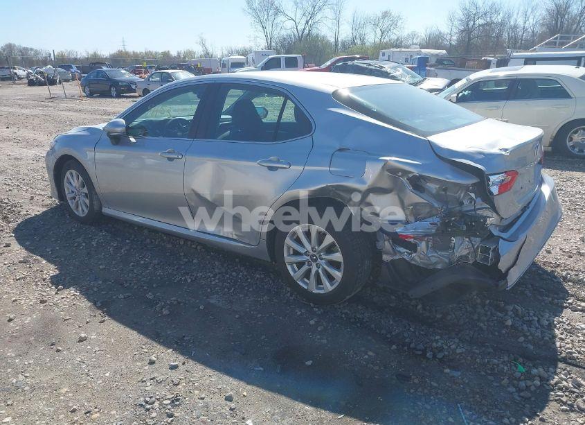 Photo 3 of 2018 Toyota Camry LE (VIN 4T1B11HK3JU571201)