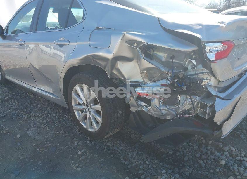 Photo 6 of 2018 Toyota Camry LE (VIN 4T1B11HK3JU571201)