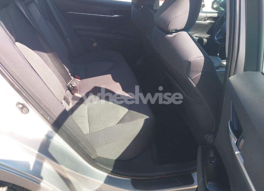 Photo 8 of 2018 Toyota Camry LE (VIN 4T1B11HK3JU571201)