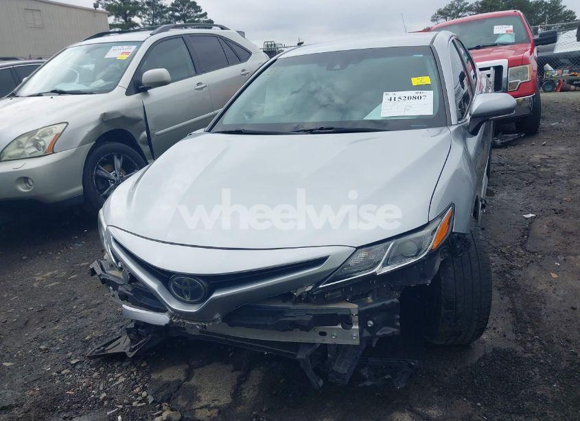 Photo 12 of 2018 Toyota Camry SE (VIN 4T1B11HK3JU573014)