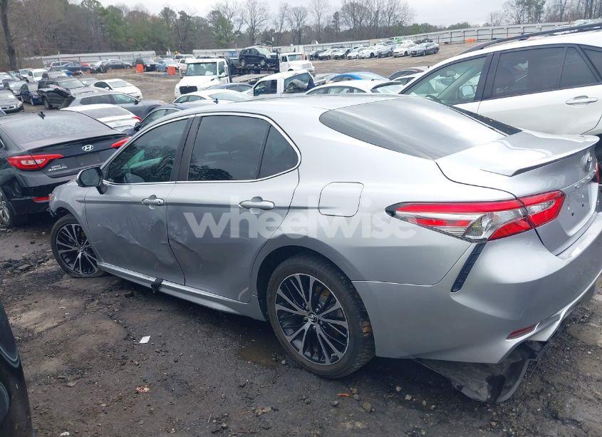 Photo 14 of 2018 Toyota Camry SE (VIN 4T1B11HK3JU573014)